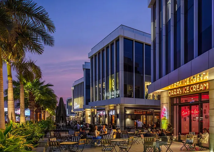 Travelholic Auc Residence